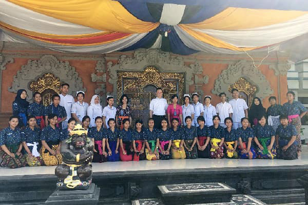 SMK KESEHATAN BALI DEWATA（看護学校）